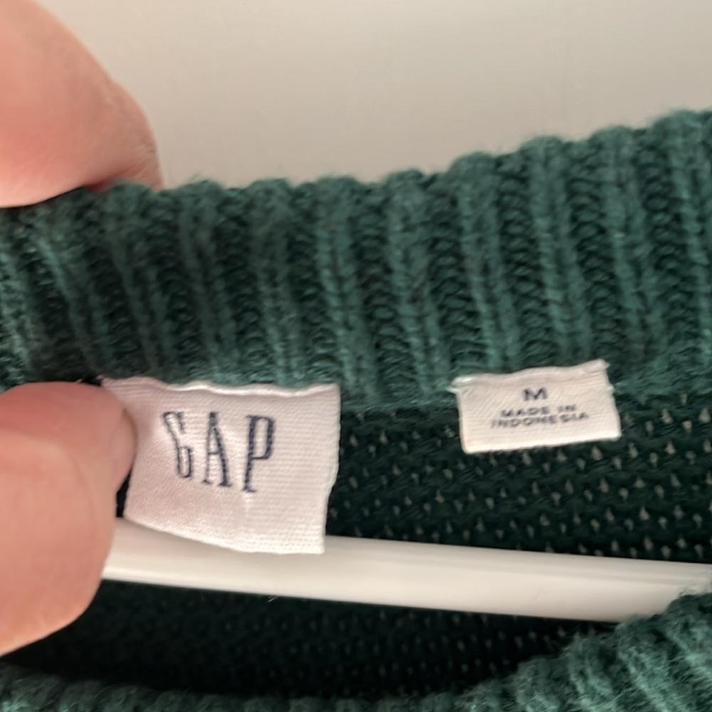 GAP women’s cable knit sweater - Picture 3 of 3